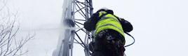 Hiline Abseilers cleaning an aerial mast